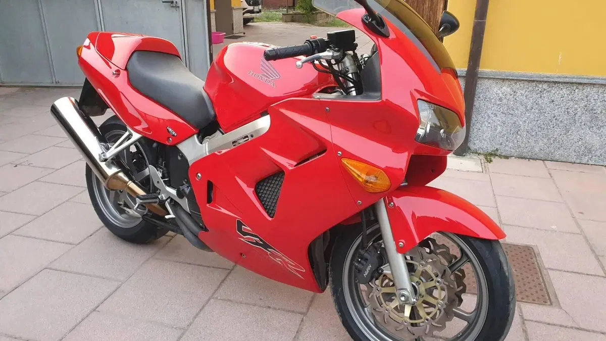 Honda VFR 800 (1998 - 01) 