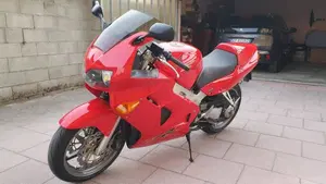 Honda VFR 800 (1998 - 01)  (2)