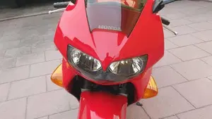 Honda VFR 800 (1998 - 01)  (3)