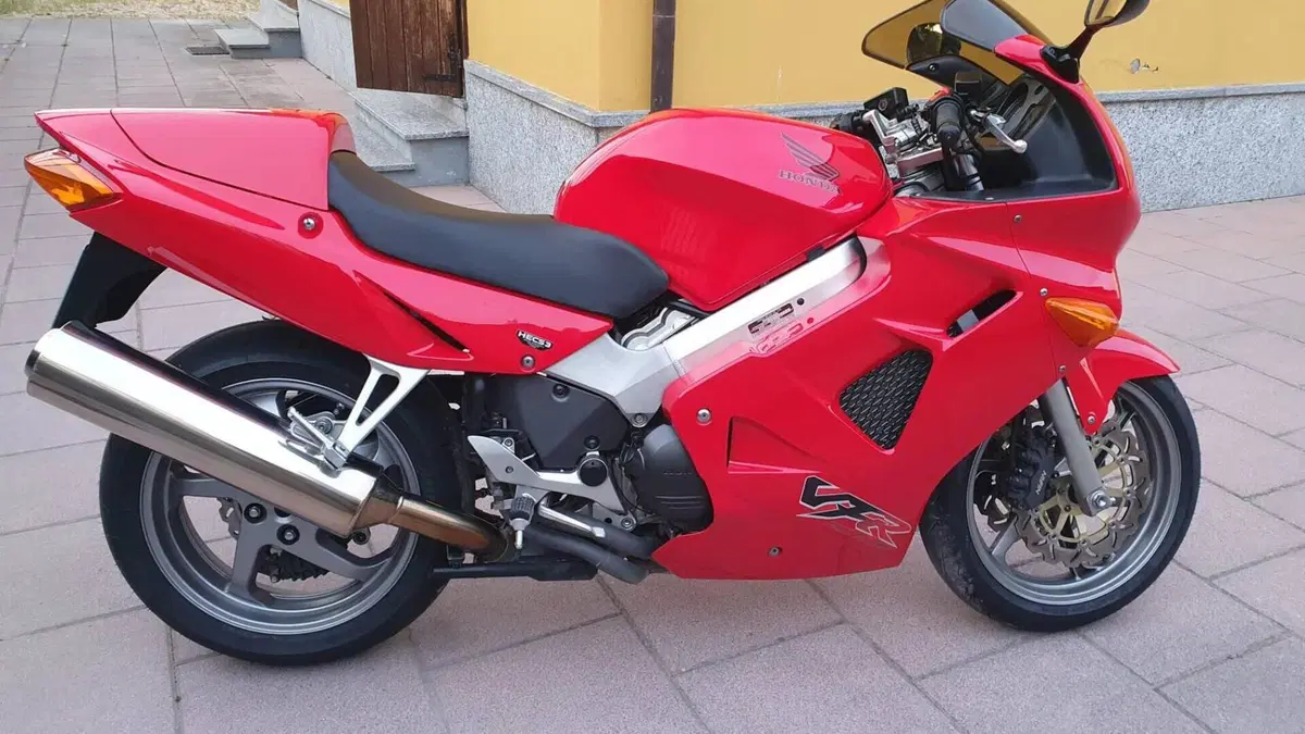 Honda VFR 800 (1998 - 01)  (4)