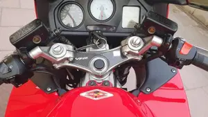 Honda VFR 800 (1998 - 01)  (9)