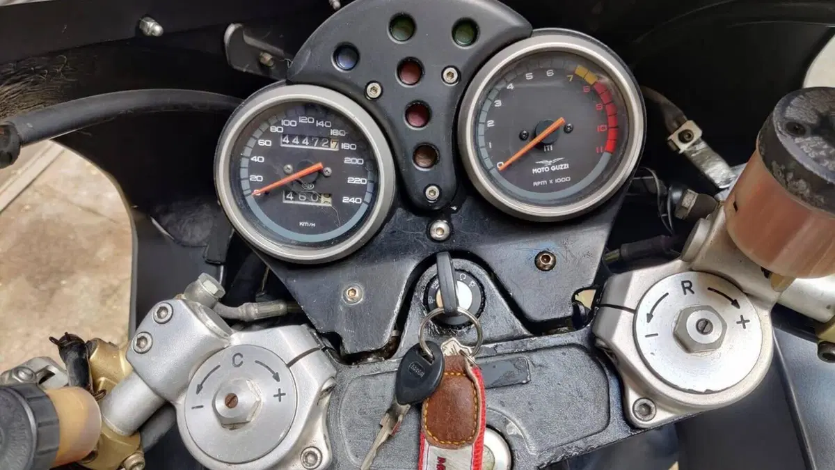 Moto Guzzi V11 Le Mans (2001 - 06)  (4)