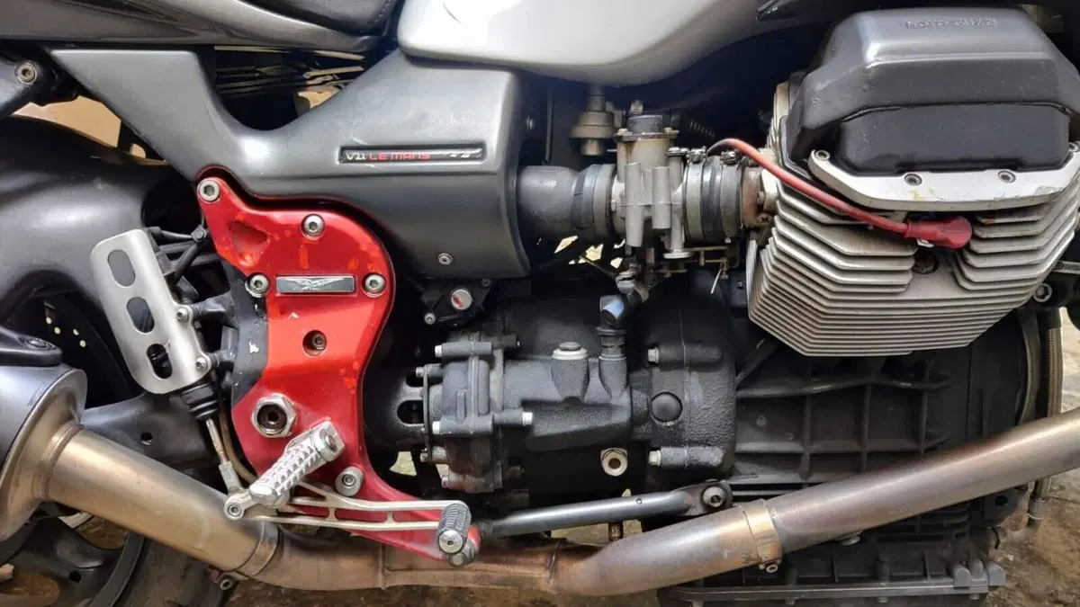 Moto Guzzi V11 Le Mans (2001 - 06)  (5)