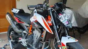 KTM 890 Duke R (2020)  (2)