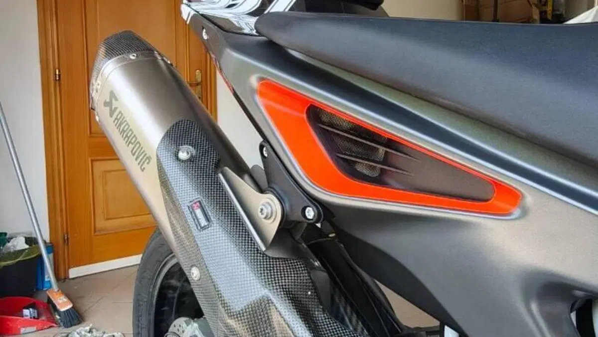 KTM 890 Duke R (2020)  (6)