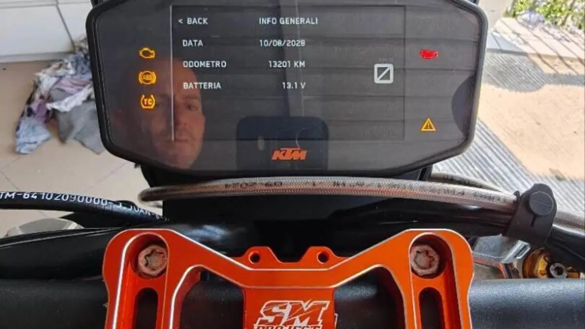 KTM 890 Duke R (2020)  (8)