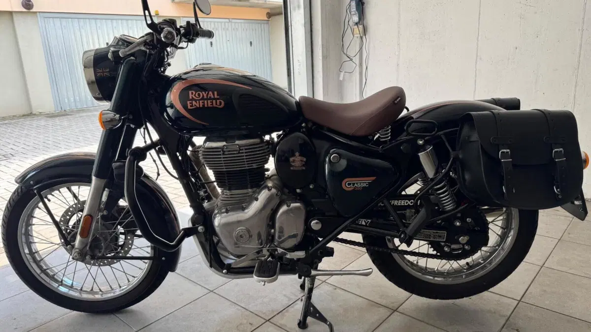 Royal Enfield Classic 350 (2021 - 26)  (2)