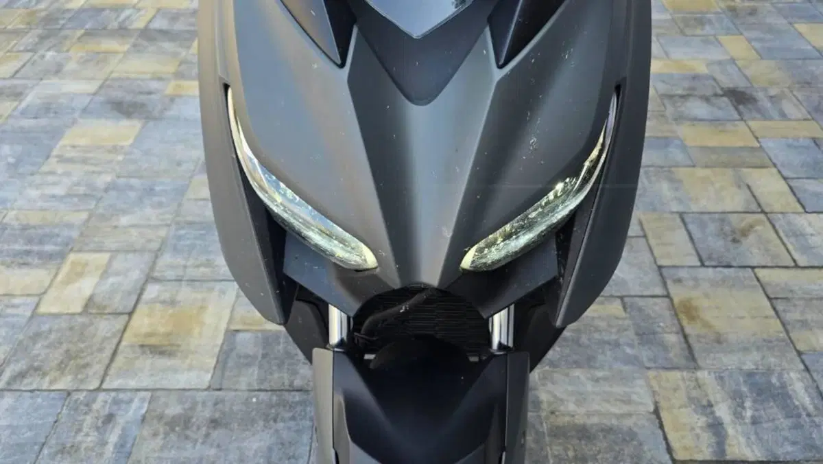 Yamaha X-Max 300 Tech Max (2021 - 24)  (2)