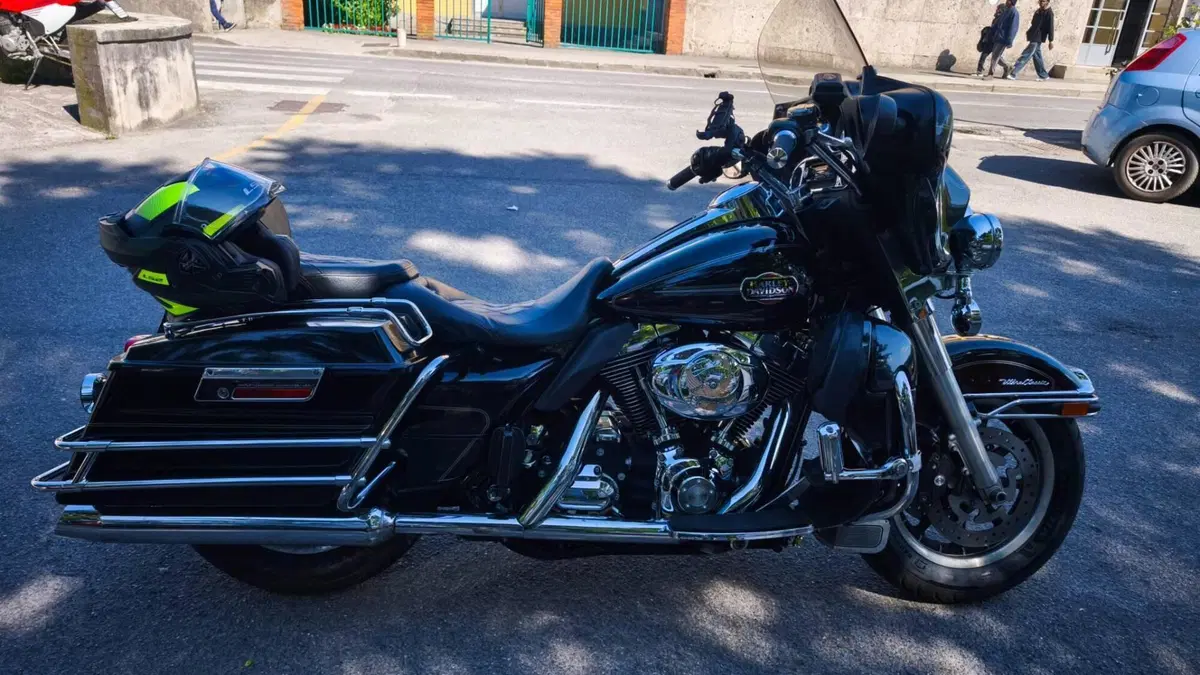 Harley-Davidson 1584 Electra Glide Ultra Classic (2008 - 13) - FLHTCU  (3)