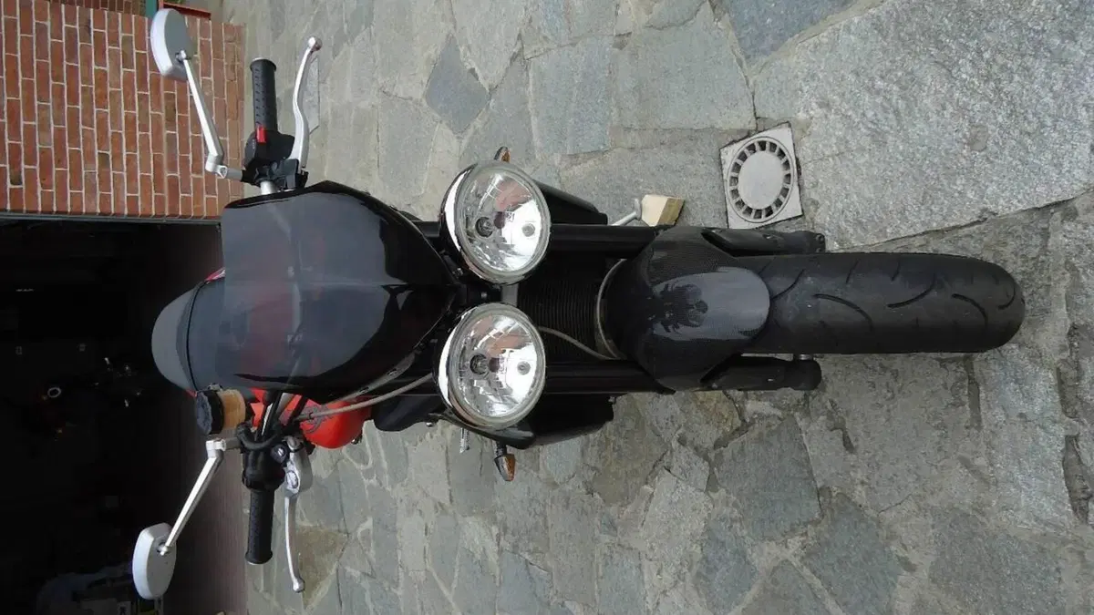 Triumph Street Triple R (2009 - 12)  (2)