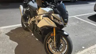 Aprilia Tuono V4 Factory (2021 - 24) usata