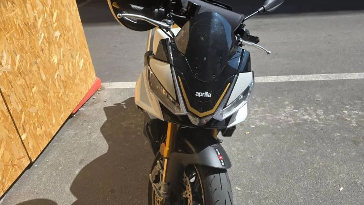 Aprilia Tuono V4 Factory (2021 - 24)  (2)