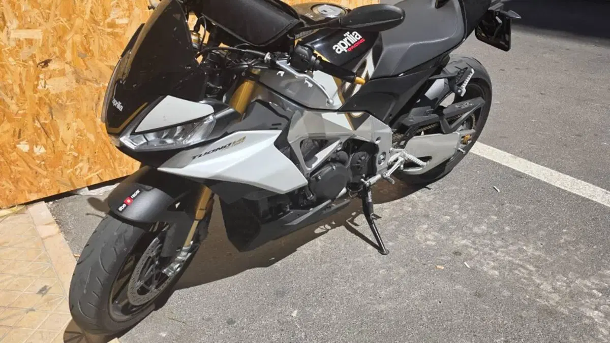 Aprilia Tuono V4 Factory (2021 - 24)  (3)