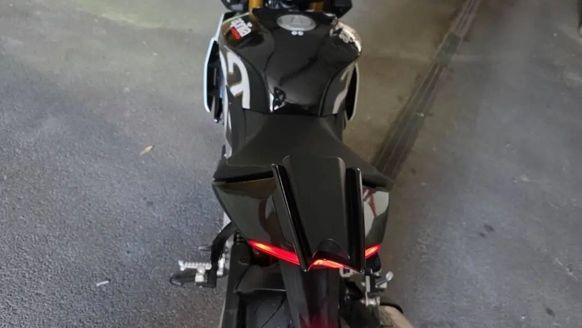 Aprilia Tuono V4 Factory (2021 - 24)  (6)