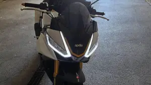 Aprilia Tuono V4 Factory (2021 - 24)  (8)
