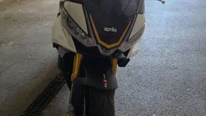 Aprilia Tuono V4 Factory (2021 - 24)  (10)
