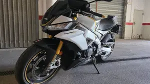 Aprilia Tuono V4 Factory (2021 - 24)  (11)