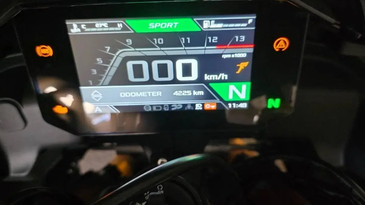 Aprilia Tuono V4 Factory (2021 - 24)  (12)