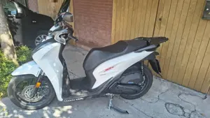Honda SH 150i Sport (2024 - 25)  (2)