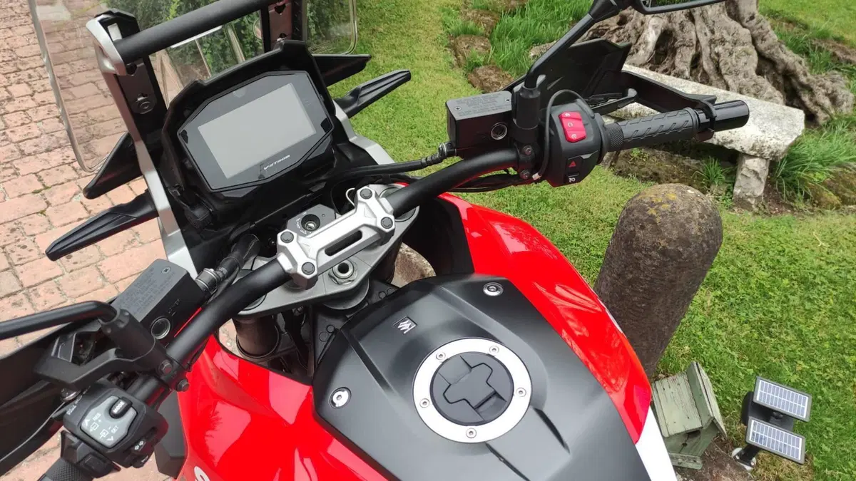 Suzuki V-Strom 1050XT (2020 - 23)  (3)