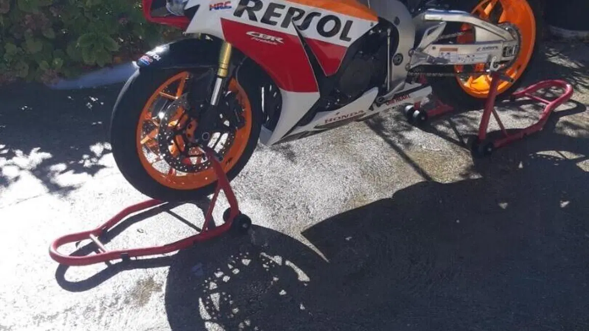 Honda CBR 1000 RR Fireblade (2012 - 16)  (2)