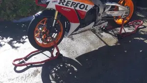 Honda CBR 1000 RR Fireblade (2012 - 16)  (2)