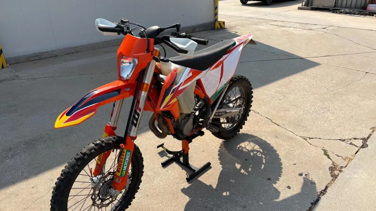 KTM 450 EXC-F Six Days (2023)  (6)
