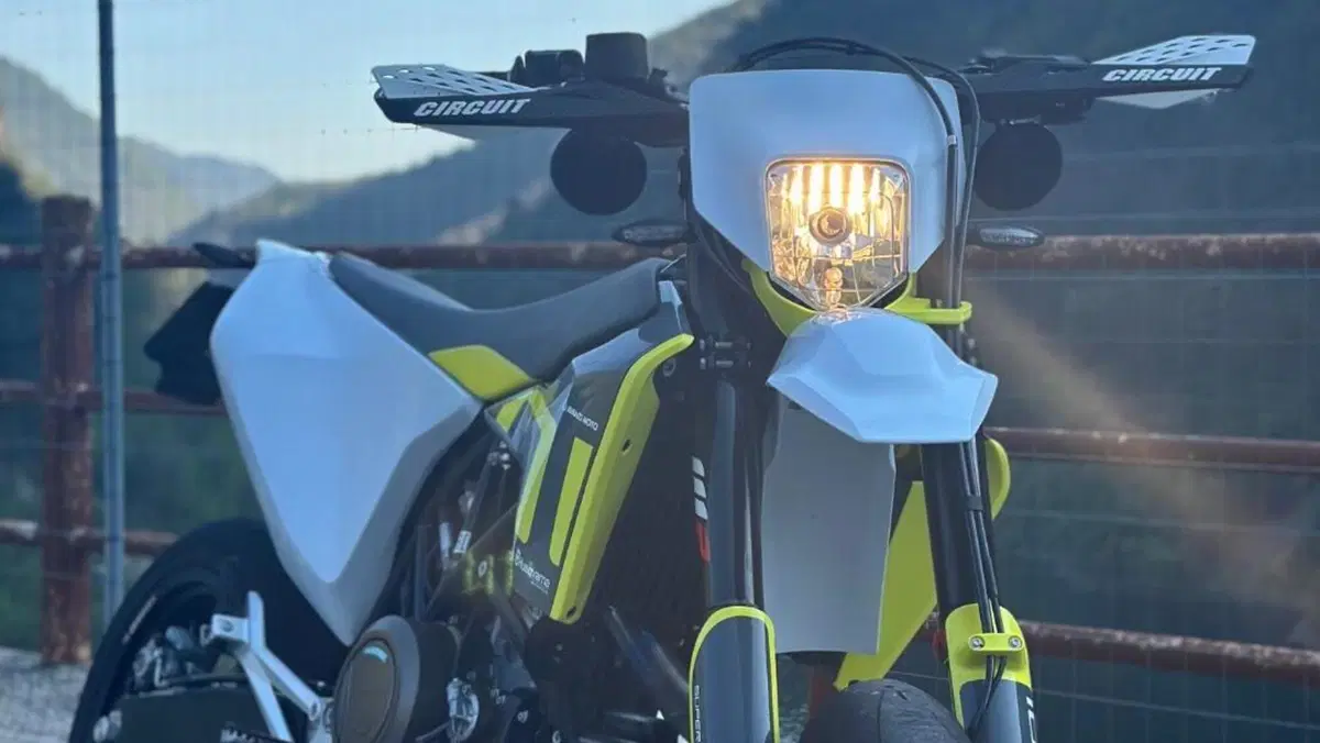 Husqvarna 701 Supermoto (2020) 