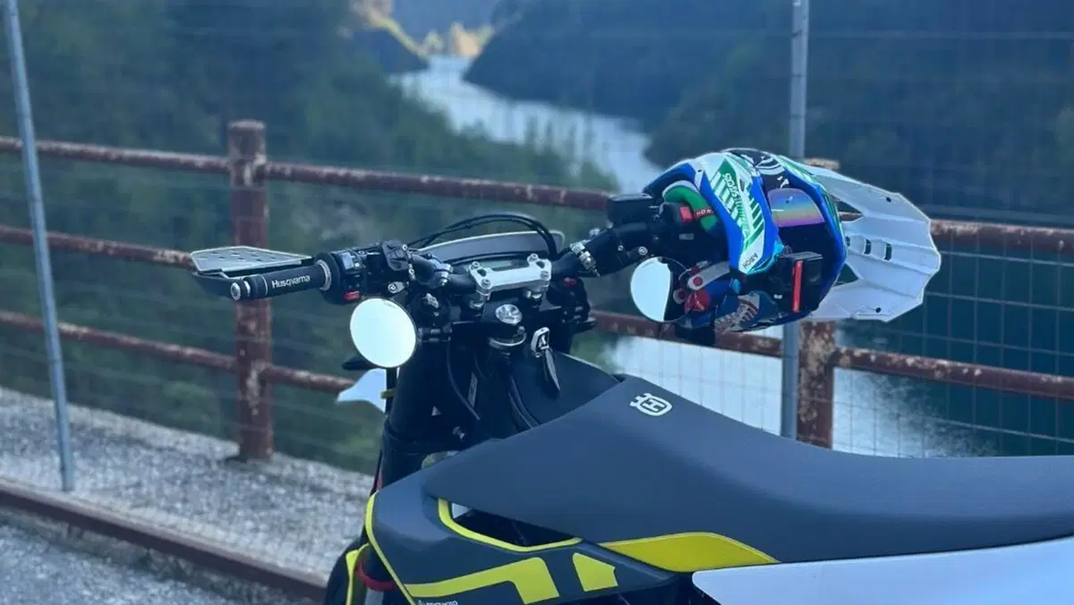 Husqvarna 701 Supermoto (2020)  (3)