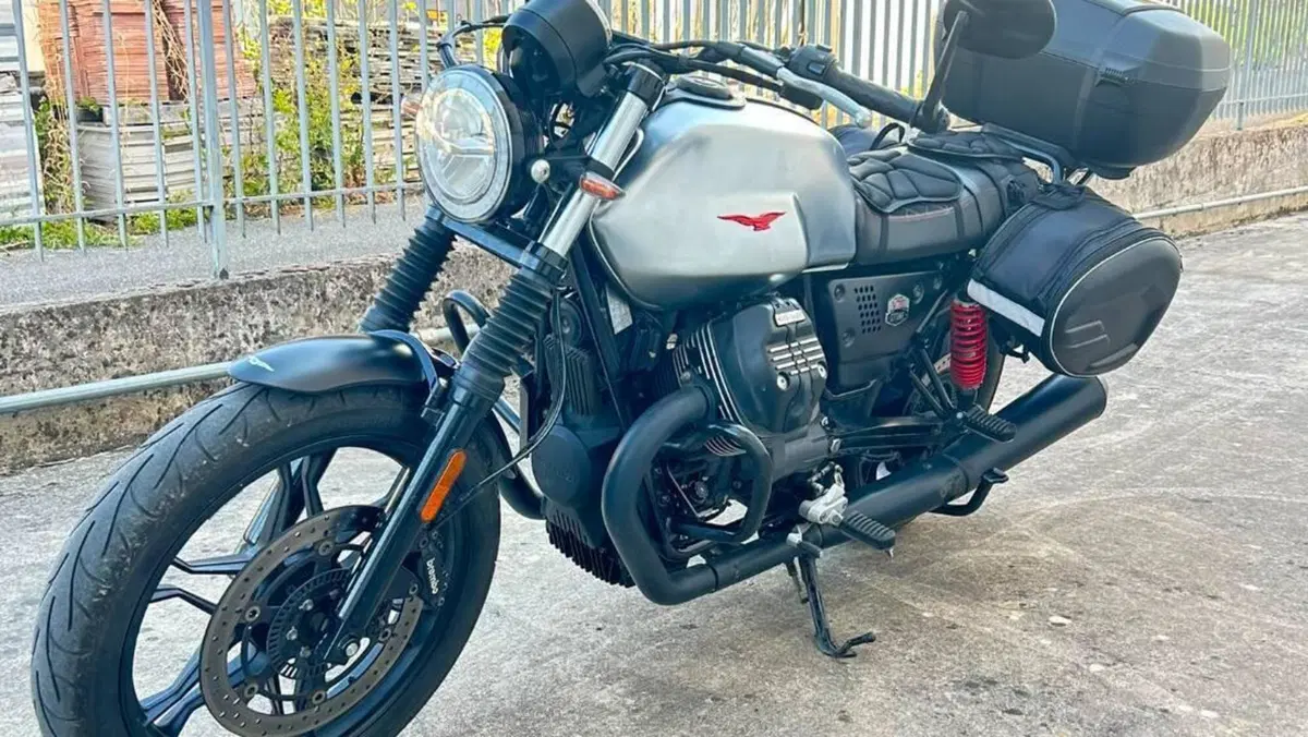 Moto Guzzi V7 III Stone S (2020)  (2)