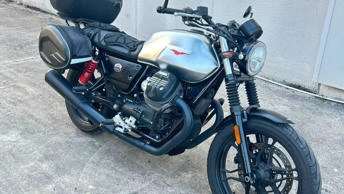 Moto Guzzi V7 III Stone S (2020)  (3)