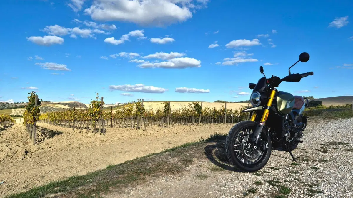 Moto Morini SEIEMMEZZO SCR (2022 - 26)  (2)