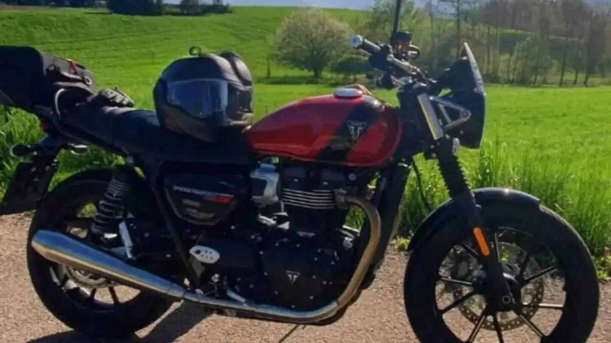 Triumph Speed Twin 900 Stealth Edition (2024) 