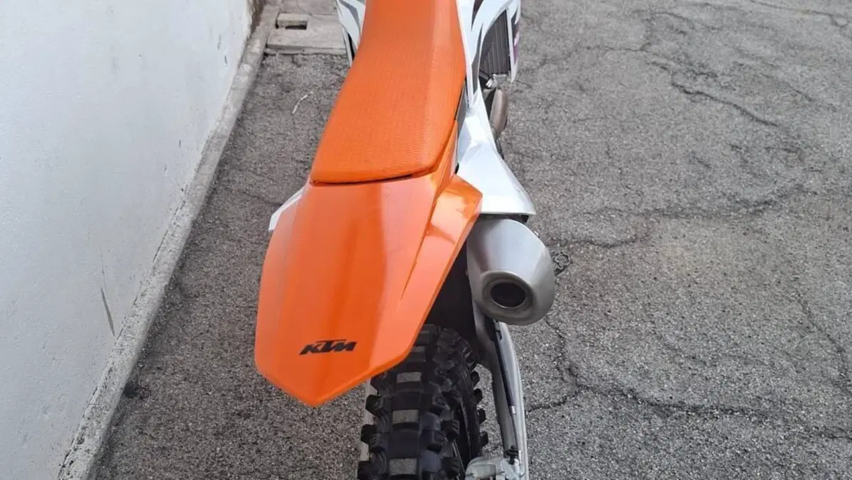KTM 250 SX-F (2024)  (2)