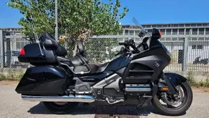 Honda GL 1800 Gold Wing (2012 - 17)  (2)