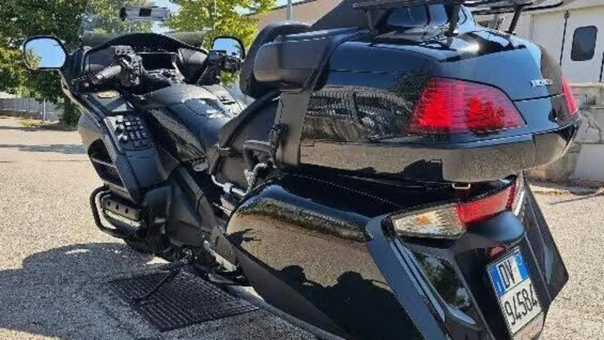 Honda GL 1800 Gold Wing (2012 - 17)  (9)