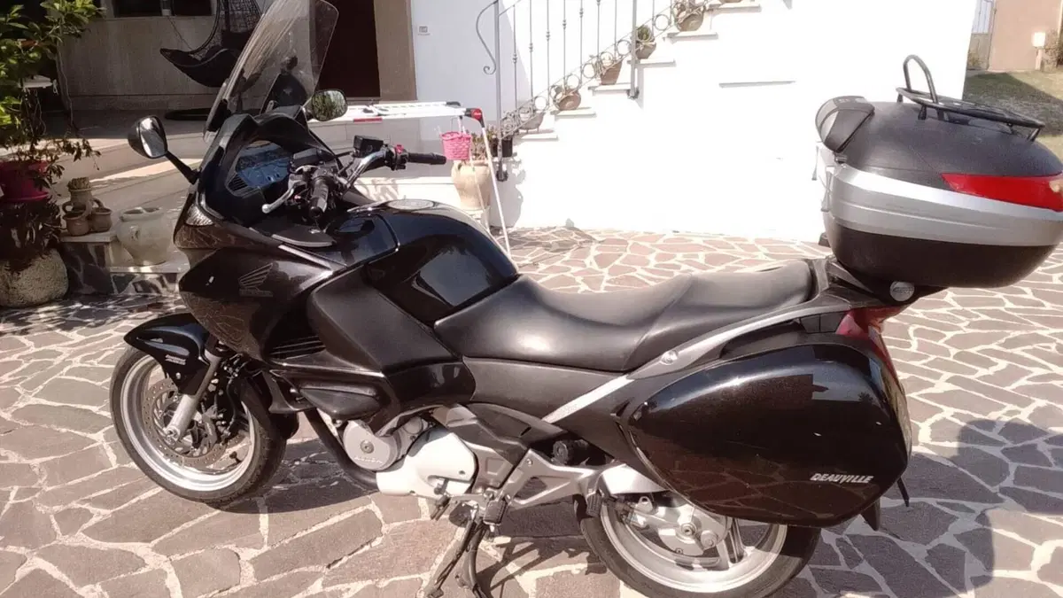 Honda Deauville 700 ABS  (2)