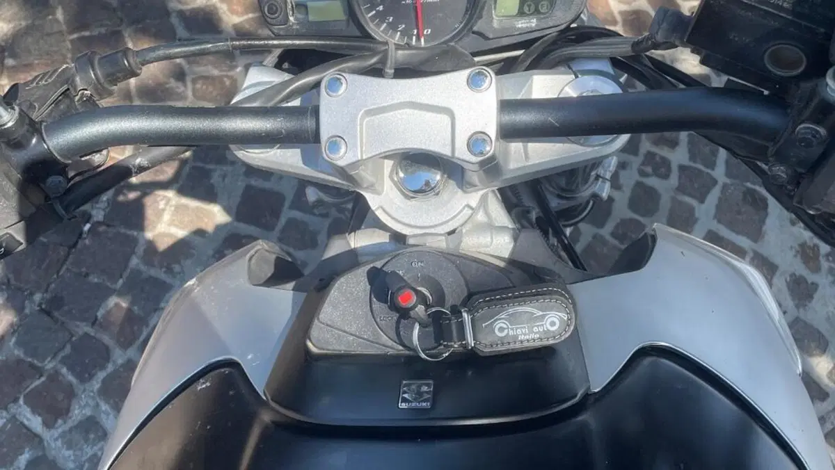 Suzuki GSR 600 (2006 - 11)  (4)