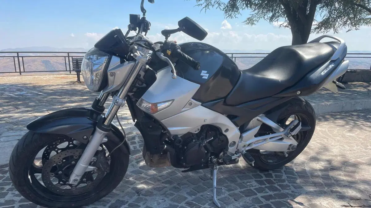 Suzuki GSR 600 (2006 - 11)  (8)