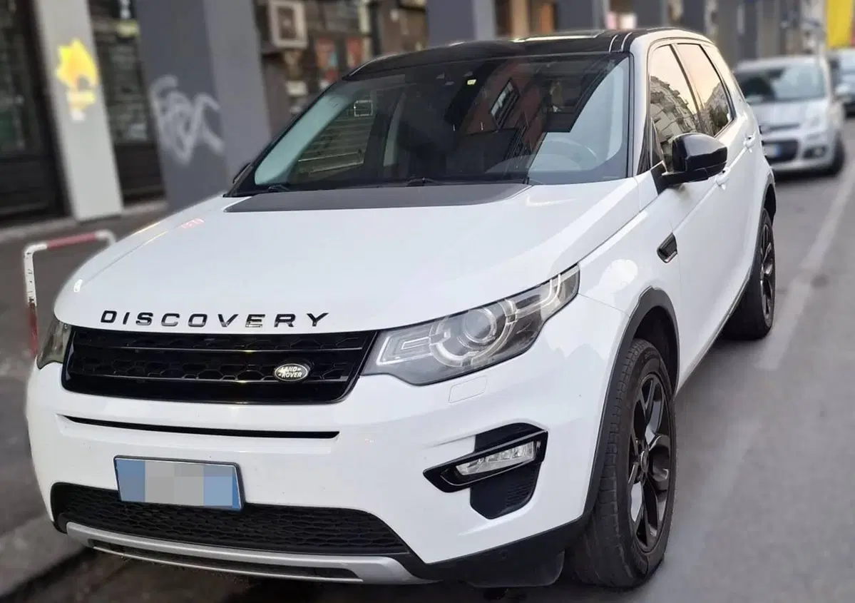 Land Rover Discovery Sport 2.2 TD4 HSE (2)