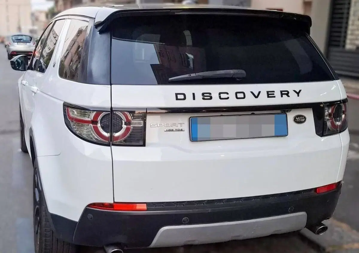 Land Rover Discovery Sport 2.2 TD4 HSE (3)