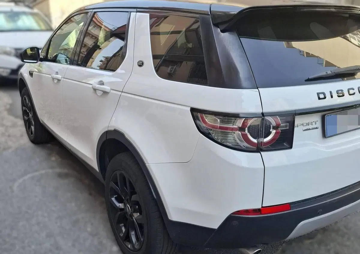 Land Rover Discovery Sport 2.2 TD4 HSE (4)
