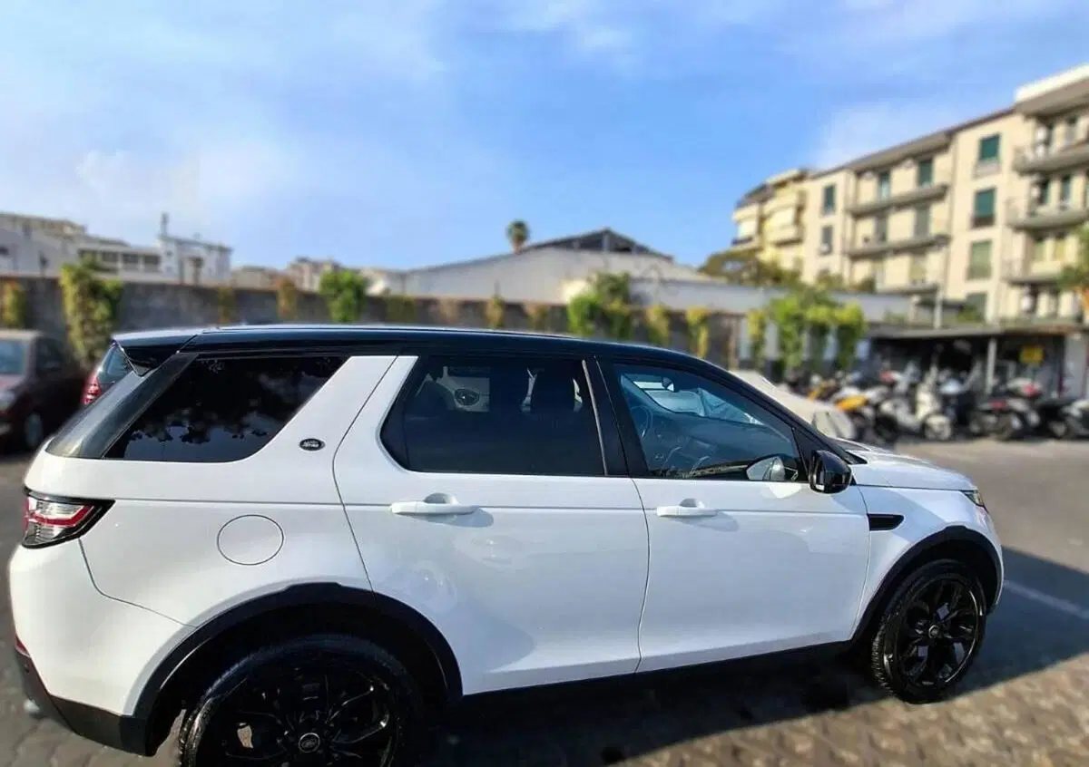 Land Rover Discovery Sport 2.2 TD4 HSE (5)