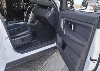 Land Rover Discovery Sport 2.2 TD4 HSE (8)