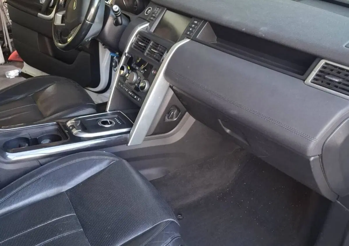 Land Rover Discovery Sport 2.2 TD4 HSE (7)