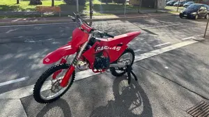 GASGAS MC 125 (2025)  (2)