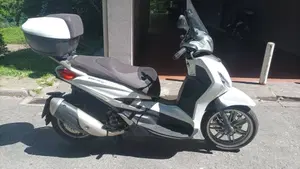 Piaggio Beverly 300 ABS-ASR (2021 - 25)  (2)
