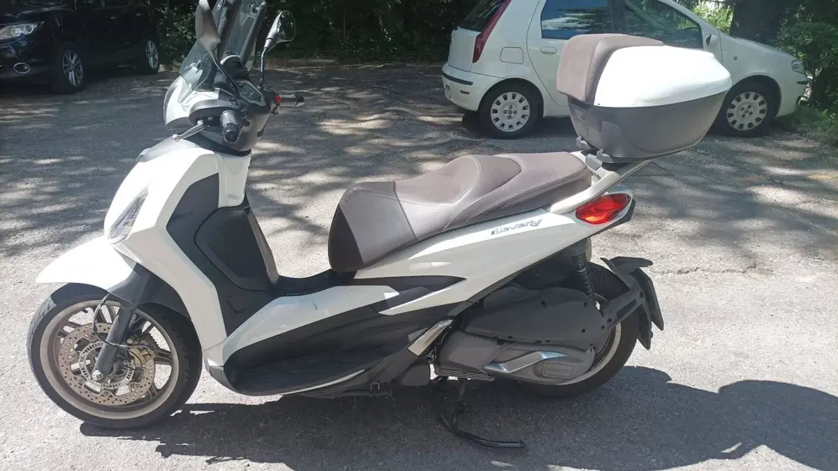 Piaggio Beverly 300 ABS-ASR (2021 - 25)  (3)