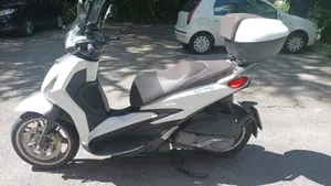 Piaggio Beverly 300 ABS-ASR (2021 - 25)  (3)