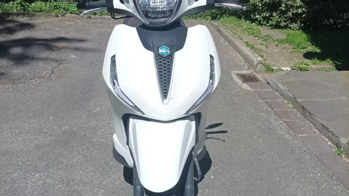 Piaggio Beverly 300 ABS-ASR (2021 - 25)  (4)